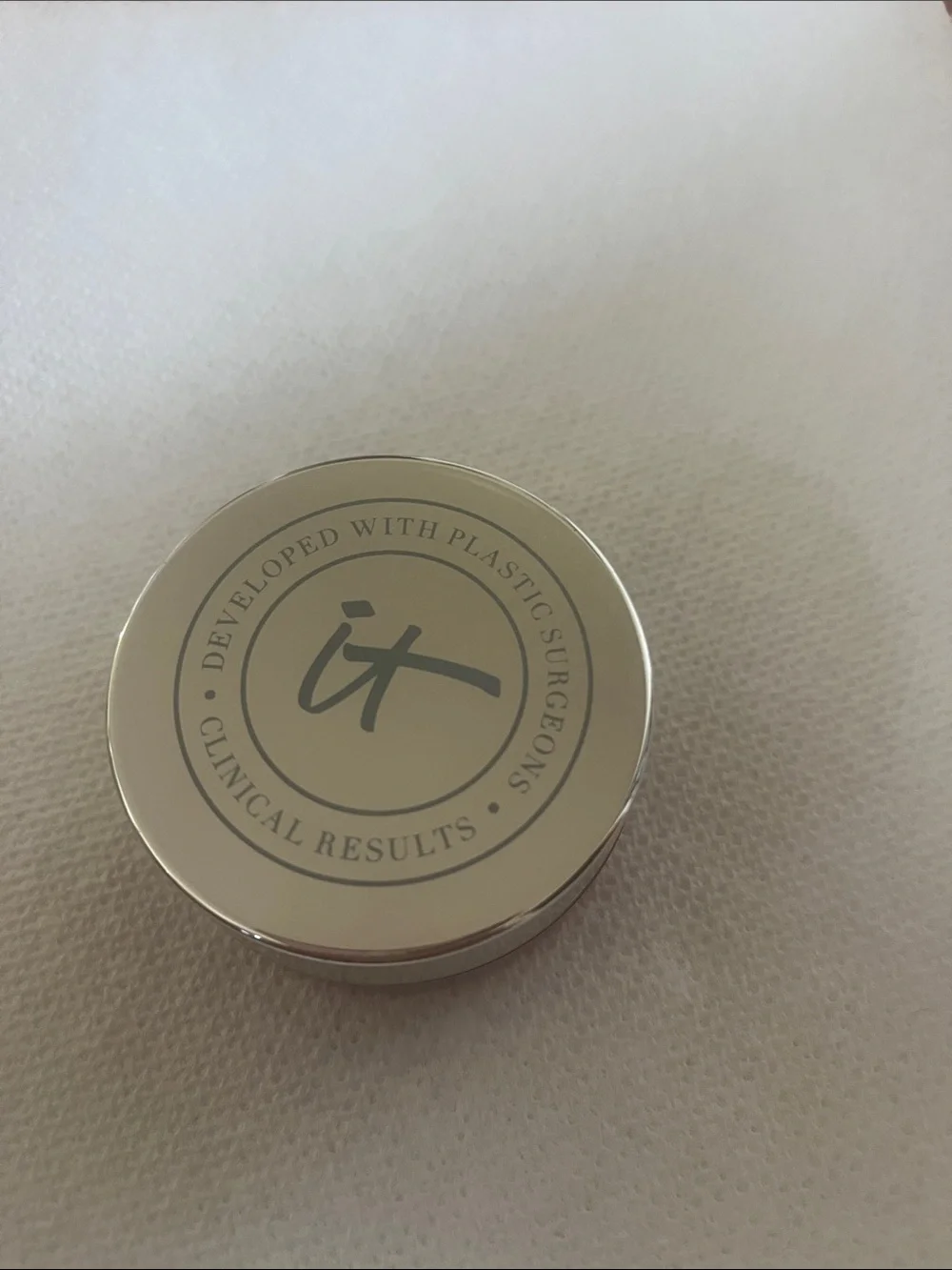 it cosmetics bye breakout
